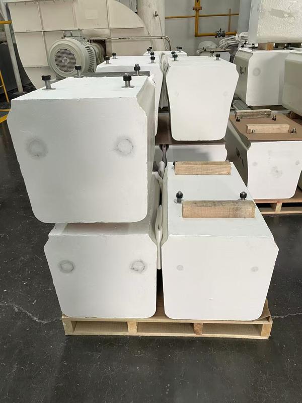 Coke oven glazed door brick with high-performance ceramic glaze layer for superior strength and reduced porosity